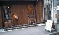 三輪車のイメージで有名なトライシクルカフェはゆり皮膚科のすぐそばです